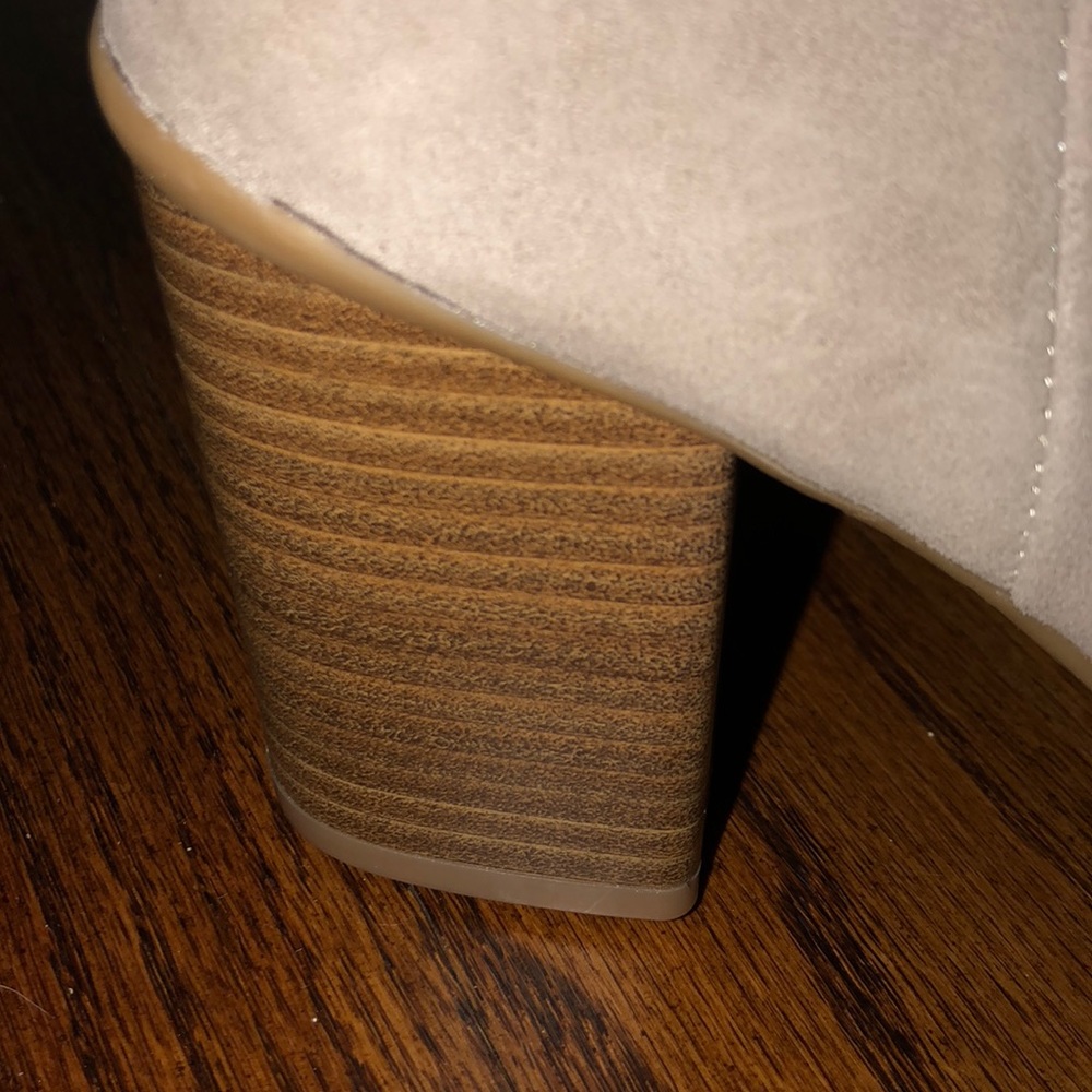 Boots - Picture 2 of 7